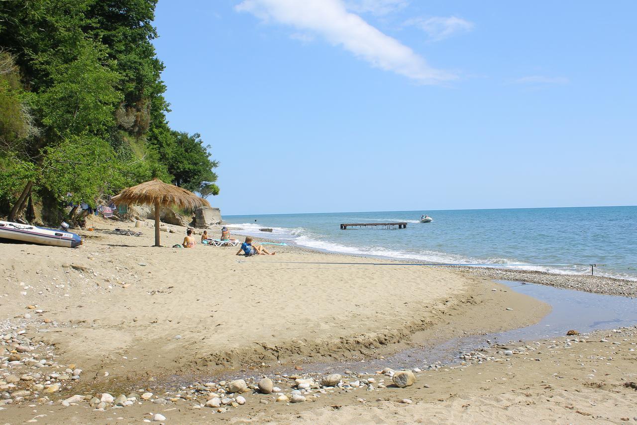 Shlypra Кемпинг Hotel Pizunda Bagian luar foto